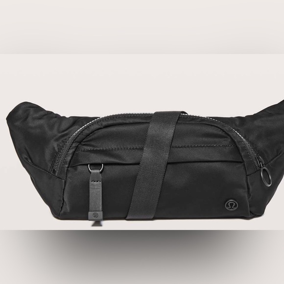 lululemon athletica Handbags - 🦄On The Beat Belt Bag 🖤